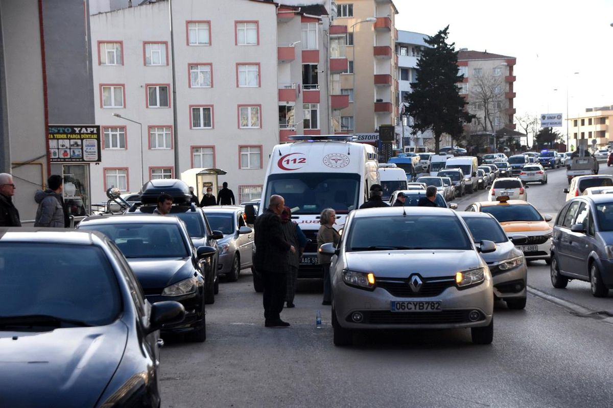 Sinop\'ta 2 otomobil çarpıştı: 1 yaralı