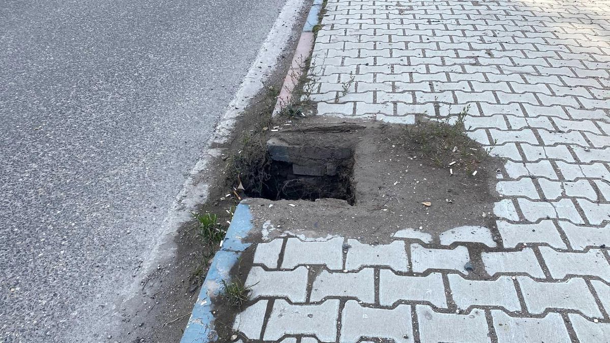 Su kanalının demir kapağı hırsızlığı cep telefonuyla kaydedildi