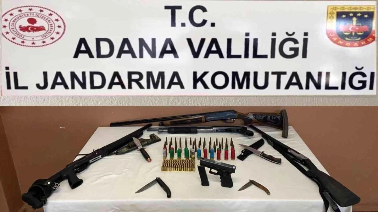 Adana\'da ruhsatsız 5 tabanca ve 4 av tüfeği ele geçirildi