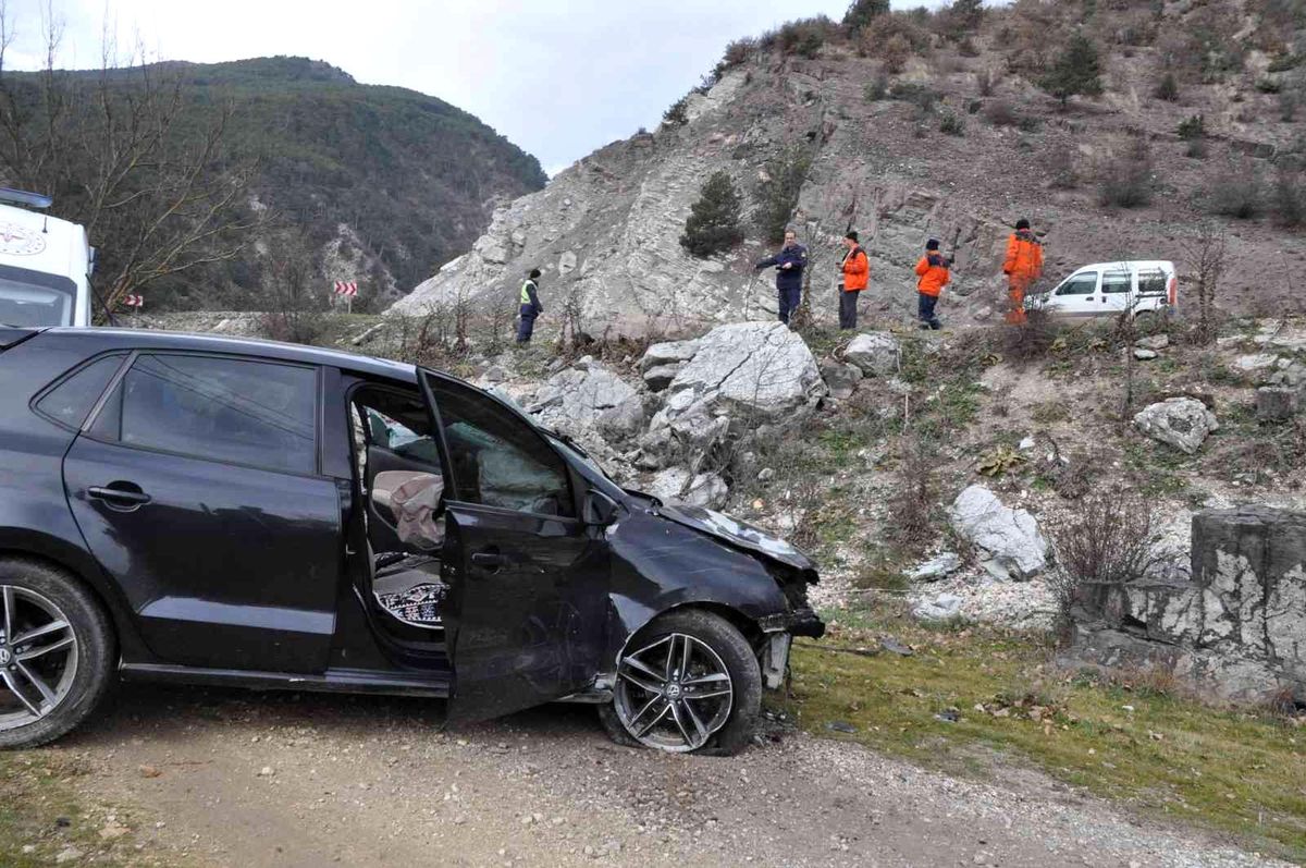 Yoldan çıkan otomobil devrildi: 1 yaralı
