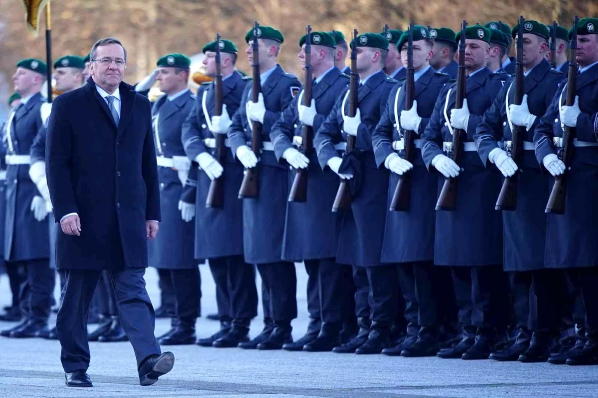 Almanya\'nın Savunma Bakanı Pistorius, yemin ederek göreve başladı