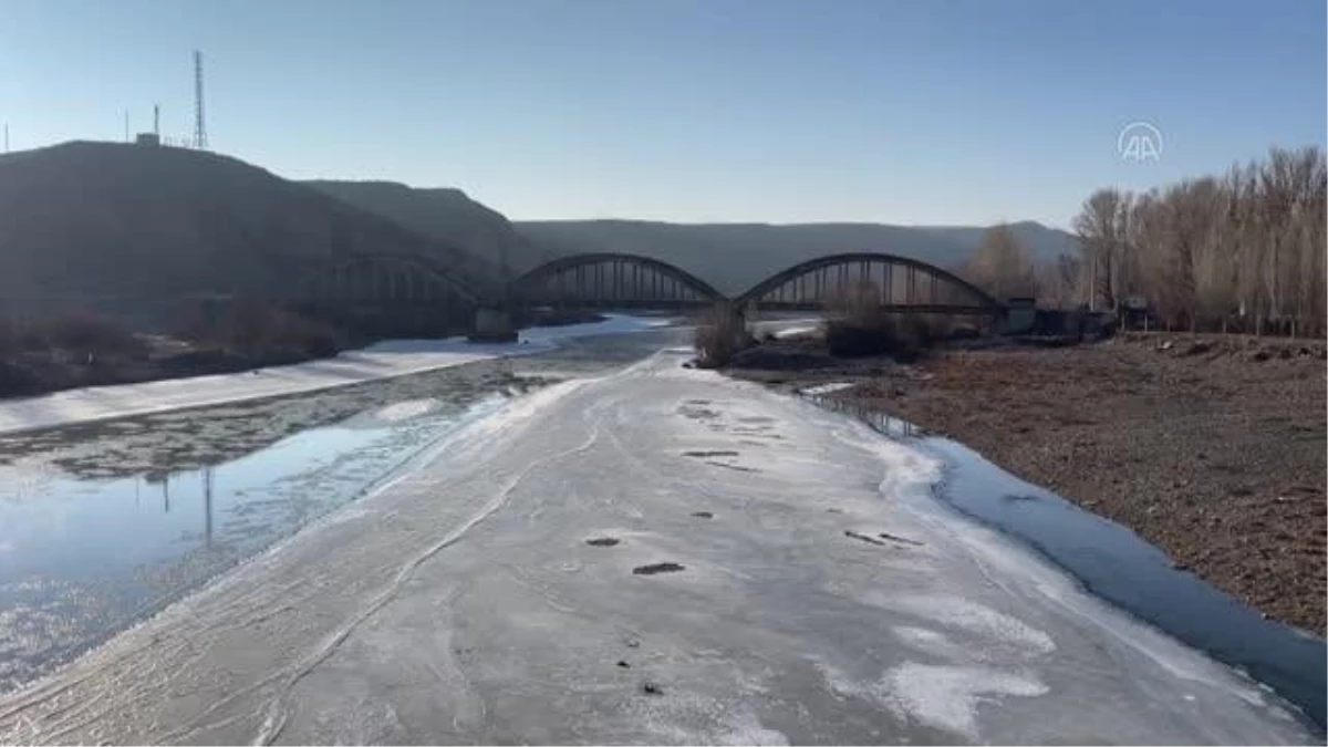 Aras Nehri\'nin büyük bölümü buz tuttu