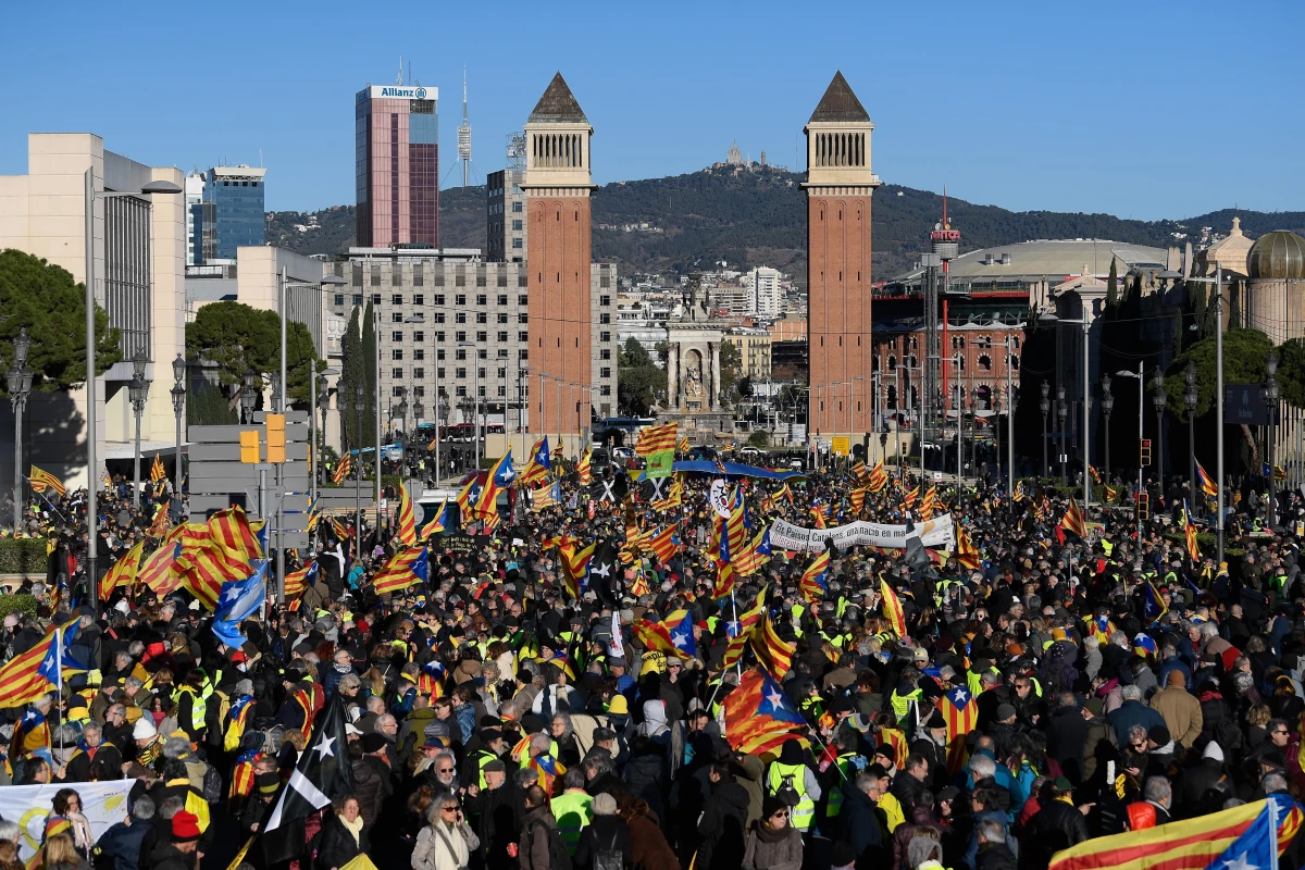 Ayrılıkçı Katalanlar, İspanya-Fransa hükümetler arası zirveyi protesto etti