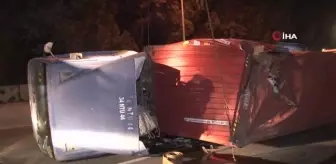Bakırköy'de üst geçide çarpan tır devrildi: 1 yaralı