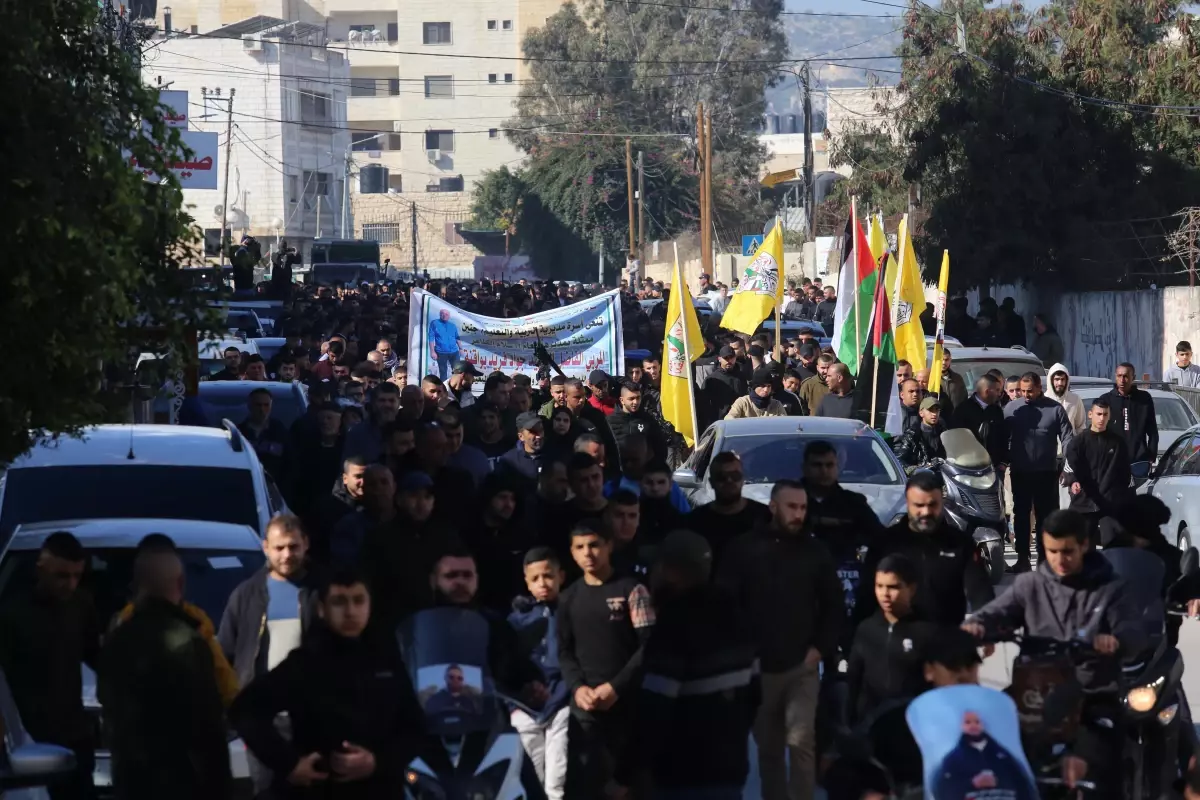 Batı Şeria\'da İsrail güçleri tarafından öldürülen 2 Filistinli toprağa verildi