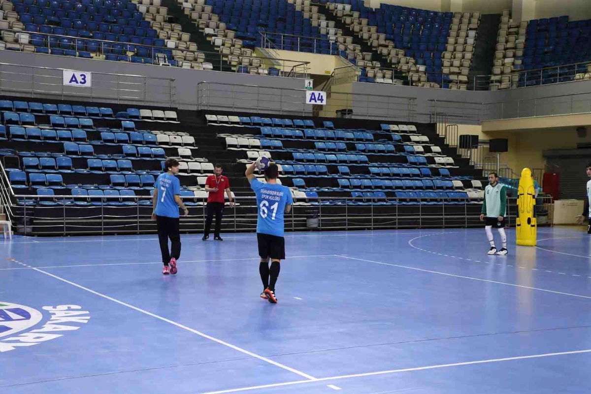 Büyükşehir hentbolda hedef, iki kupayı da kazanmak