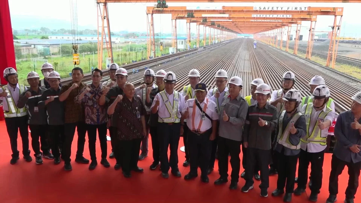 Cakarta-Bandung Yüksek Hızlı Demiryolu İçin 500 Metrelik Rayların Tümünün Kaynaklanması Tamamlandı