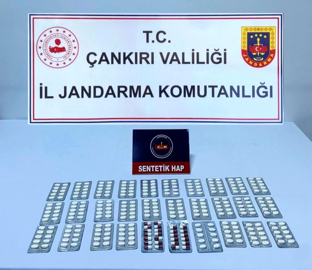 Çankırı\'da 331 adet sentetik ecza hapı ele ele geçirildi: 2 gözaltı