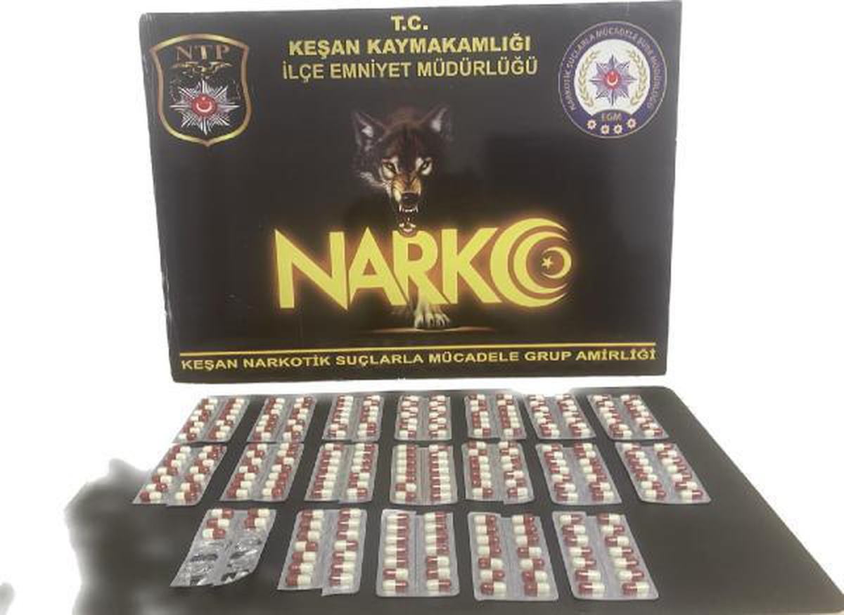 Çantadaki bebek eşyaları içine gizlenmiş 257 sentetik ecza ele geçirildi