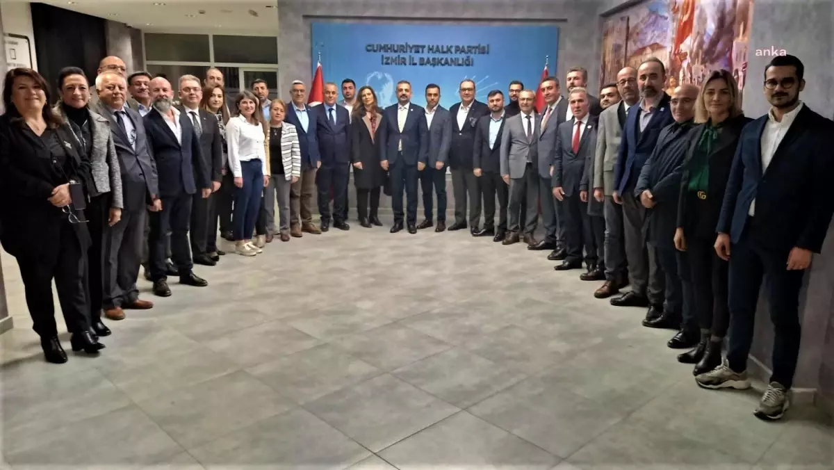 CHP İzmir İl Başkanlığı\'nın Yeni Yönetimi İlk Toplantısını Yaptı
