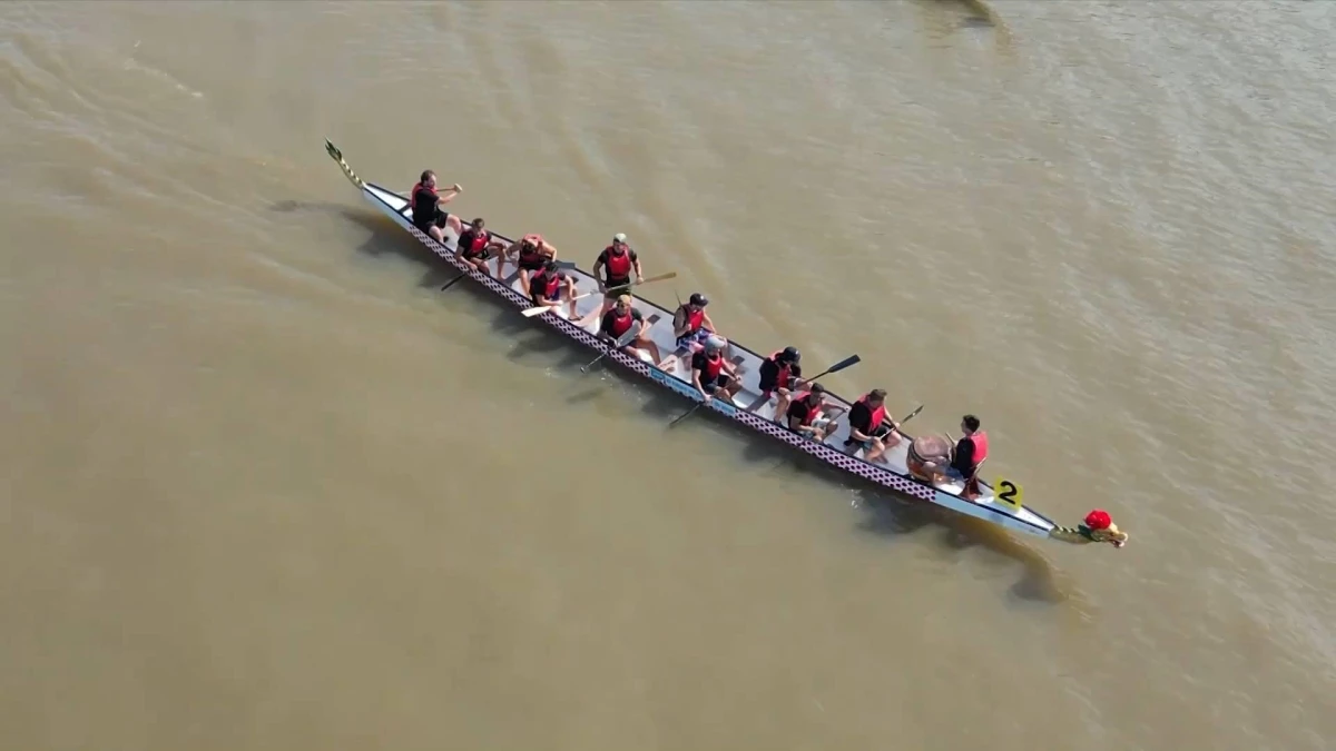 Çin Yeni Yılı Kutlamaları İçin Arjantin\'de Ejderha Teknesi Yarışı Düzenlendi