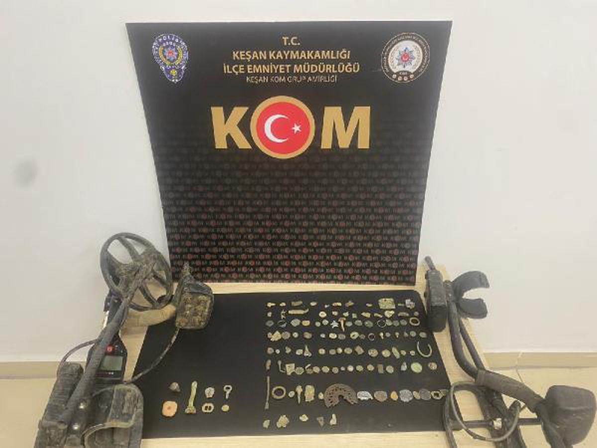 Edirne\'de 115 tarihi obje ele geçirildi; 3 gözaltı