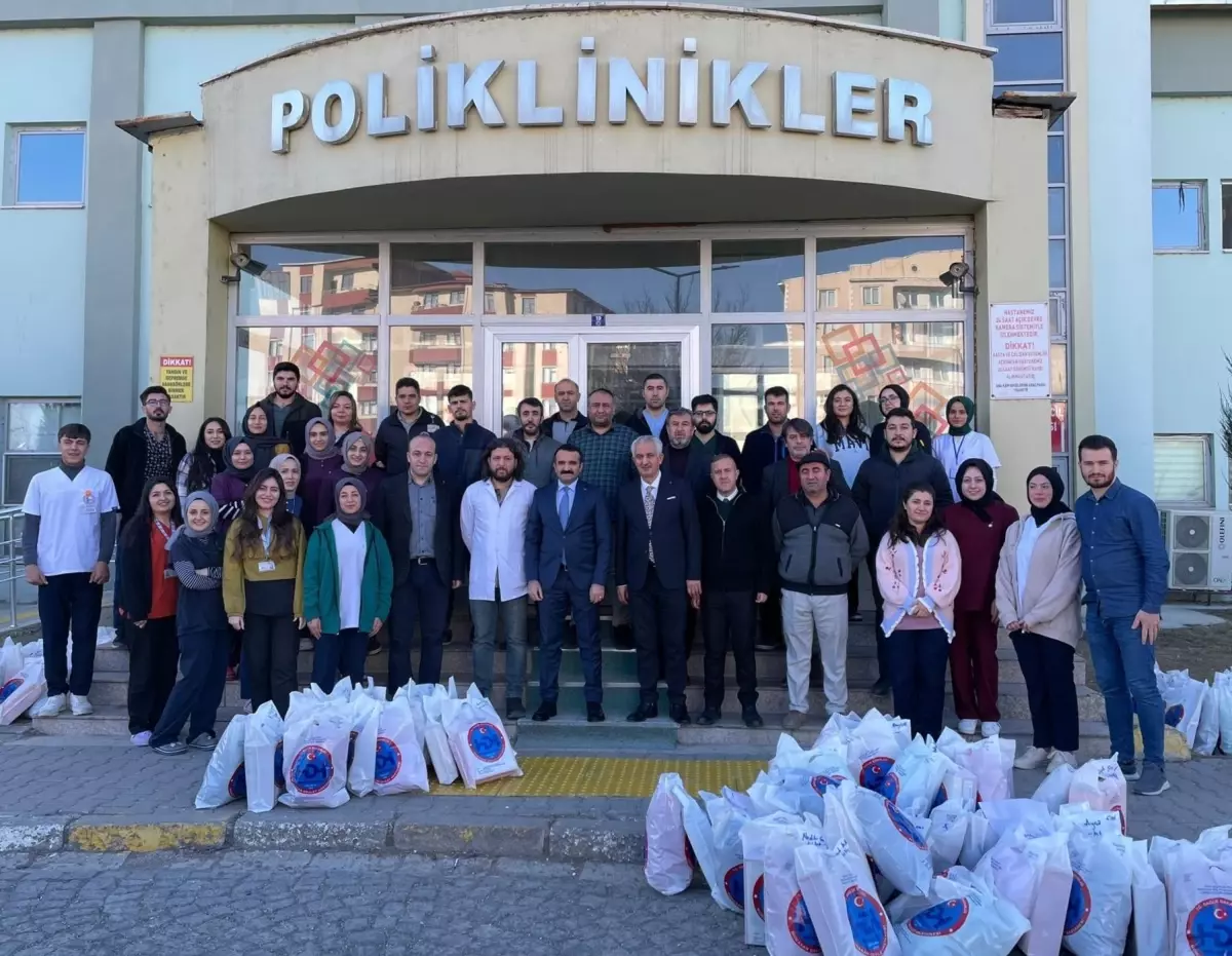 Erzurum'da hastane çalışanları 'Çocuklar Üşümesin' kampanyasıyla gönülleri ısıttı