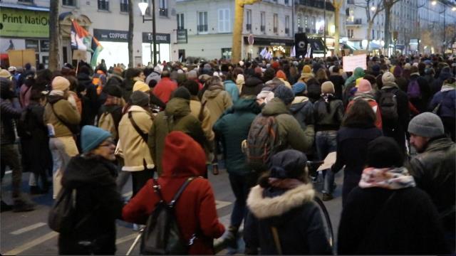 Fransa'da emeklilik yaşının yükseltilmesine karşı binlerce kişi sokağa çıktı