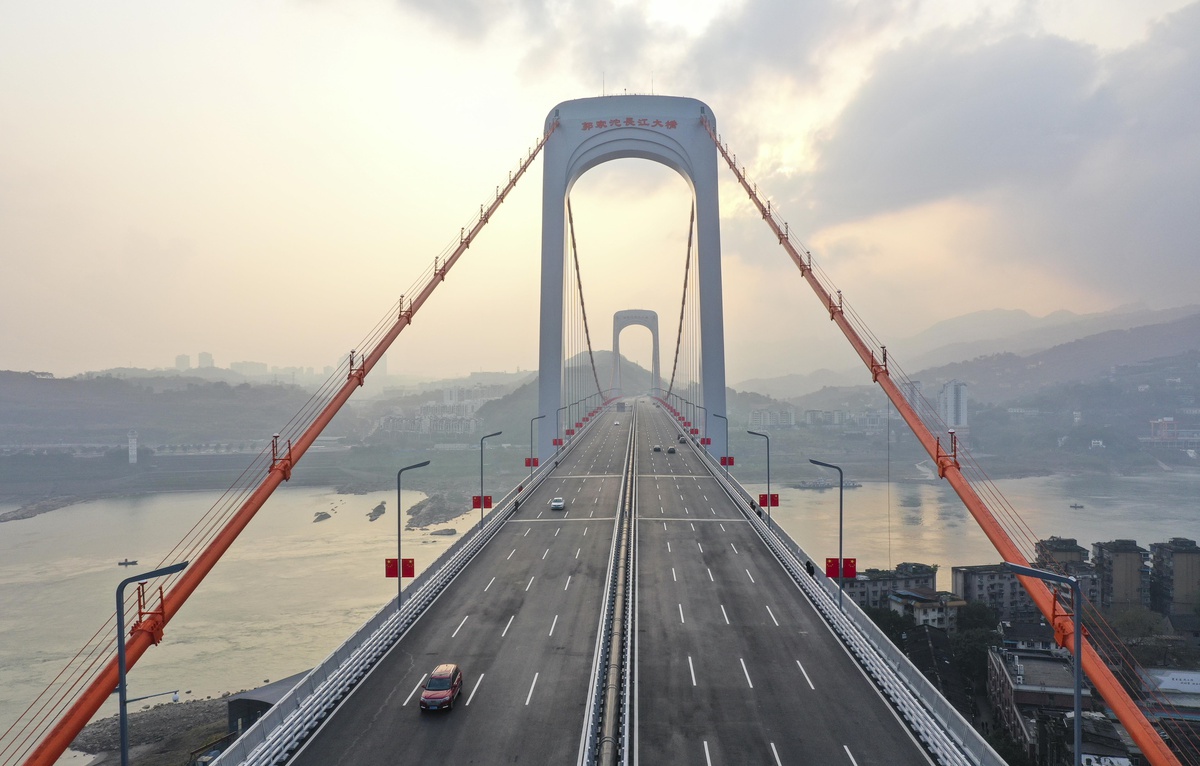 Guojiatuo Yangtze Nehri Köprüsü Trafiğe Açıldı