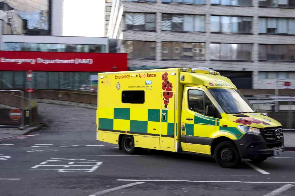 İngiltere\'deki ambulans çalışanlarından şubat ve martta 4 günlük grev kararı