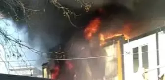 İşçilerin kaldığı konteyner alev alev yandı