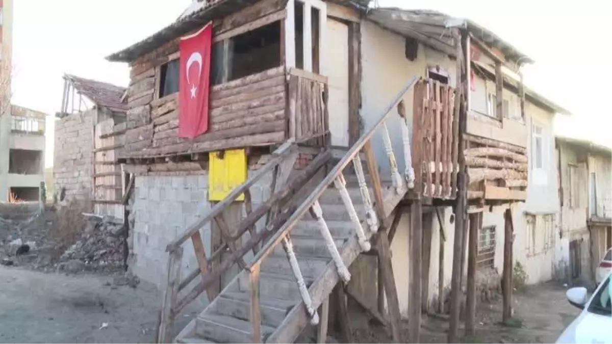 İşlettikleri restoranda sahte içki üretip sattıkları iddiasıyla 2 kişi yakalandı