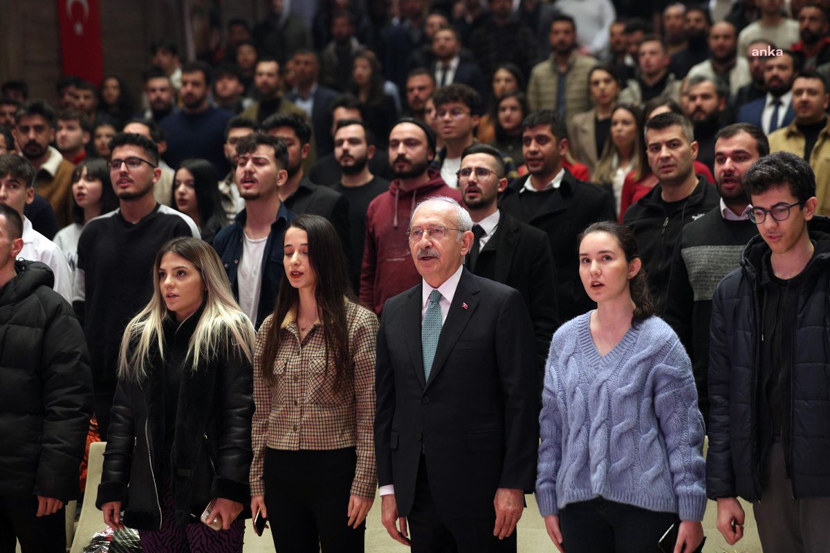 Kemal Kılıçdaroğlu, Gaziantep\'te Gençlerle Bir Araya Geldi