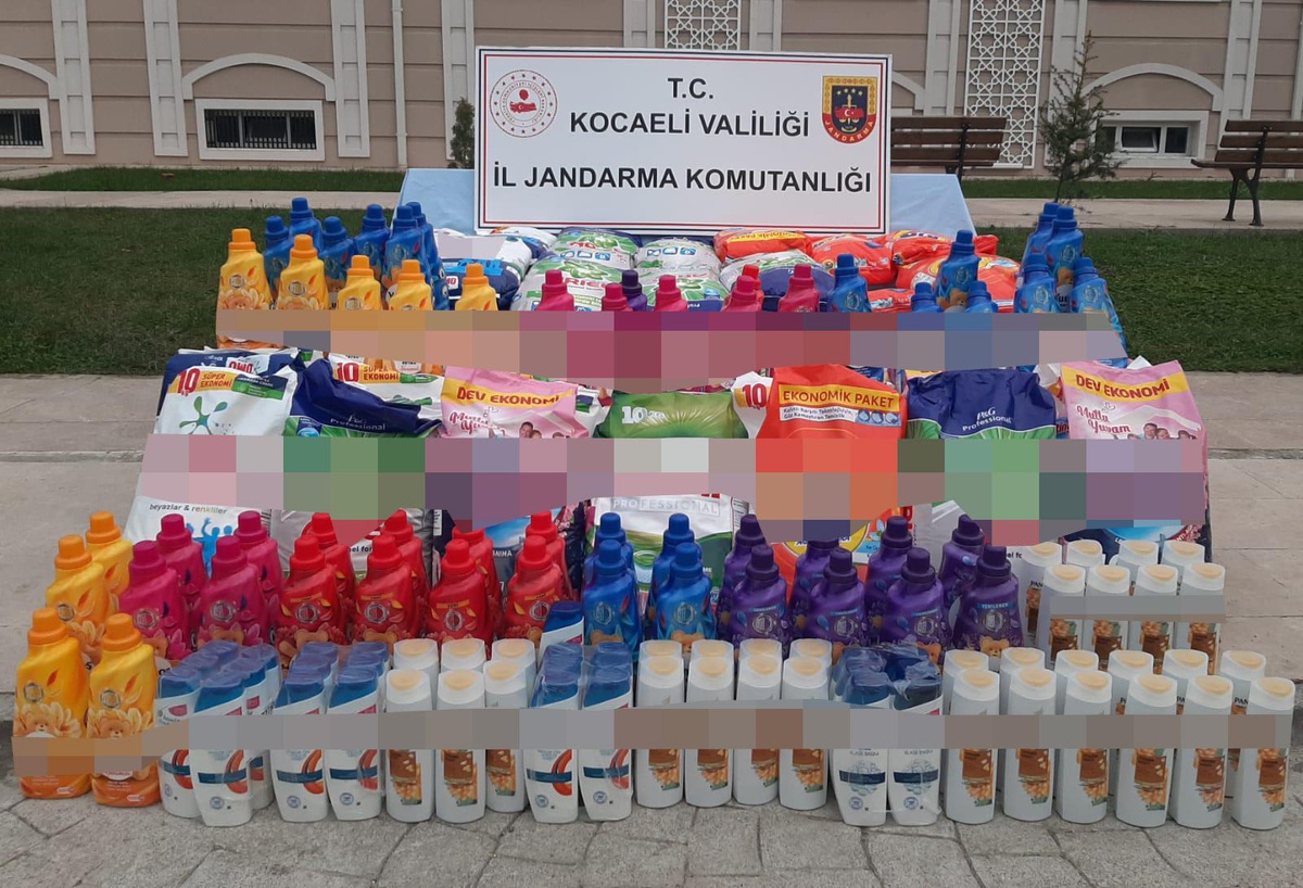 Kocaeli\'de taklit ambalajlara paketlenmiş 1 ton toz deterjan yakalandı
