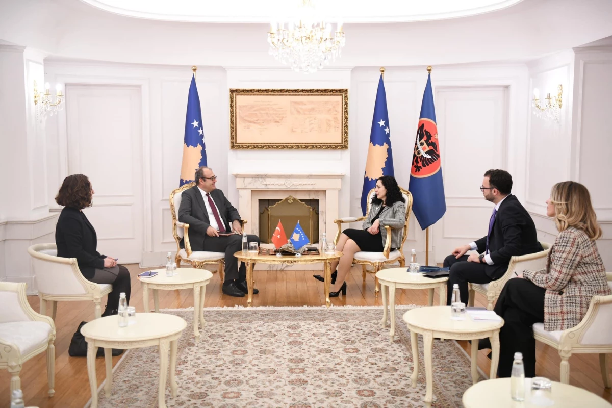 Kosova Cumhurbaşkanı Osmani, Türkiye\'nin Priştine Büyükelçisi Sakar\'ı kabul etti
