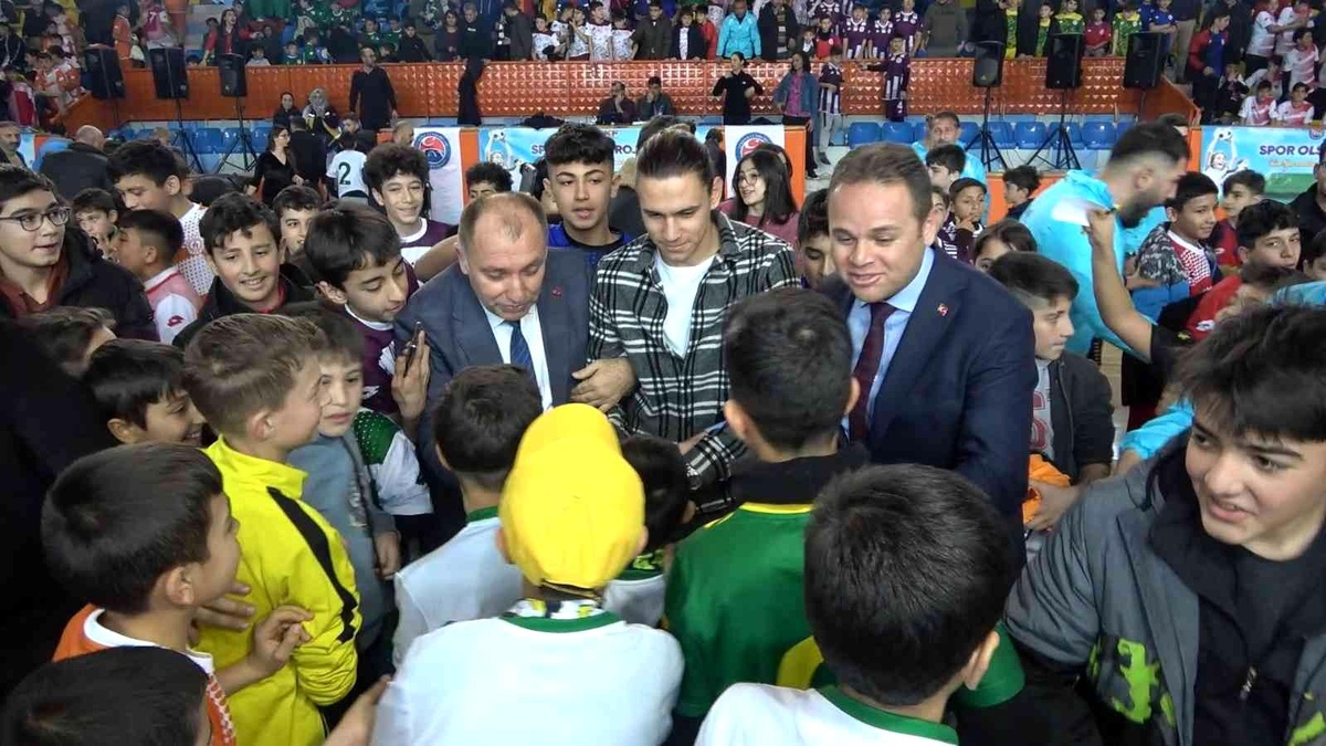 MKE Ankaragücü\'nün futbolcuları Antalyalı ve Mujakic\'e yoğun ilgi