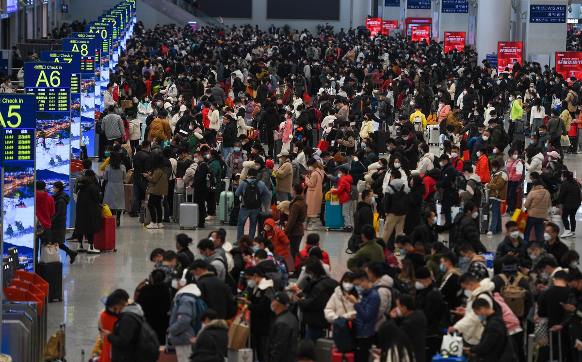 Shenzhen\'de Bahar Festivali Seyahat Furyasında Rekor Tren Yolcusu