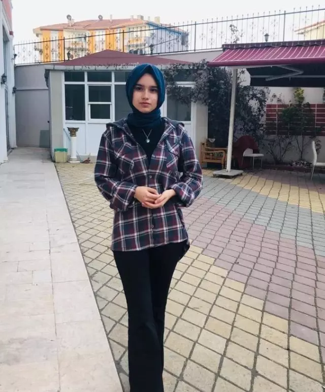 Dershaneye giden genç kız, köpeklerin saldırısına uğradı