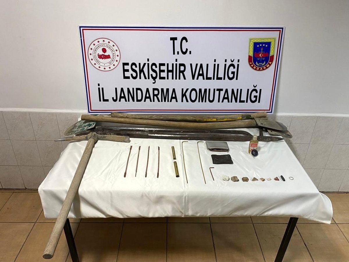 Sit alanındaki kaçak kazıya jandarmadan suçüstü