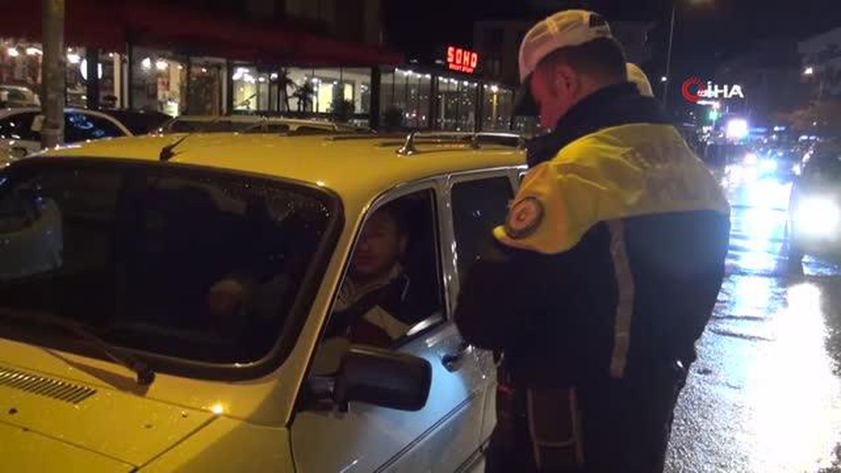 Trafikçilerden uyuşturucu test kiti ile denetim