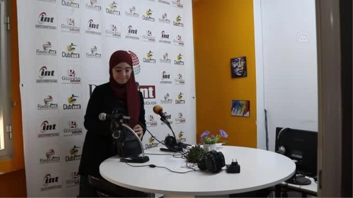 Tunuslu genç kız çocukluk hayalini "Türkçe radyo programı" hazırlayarak gerçekleştirdi