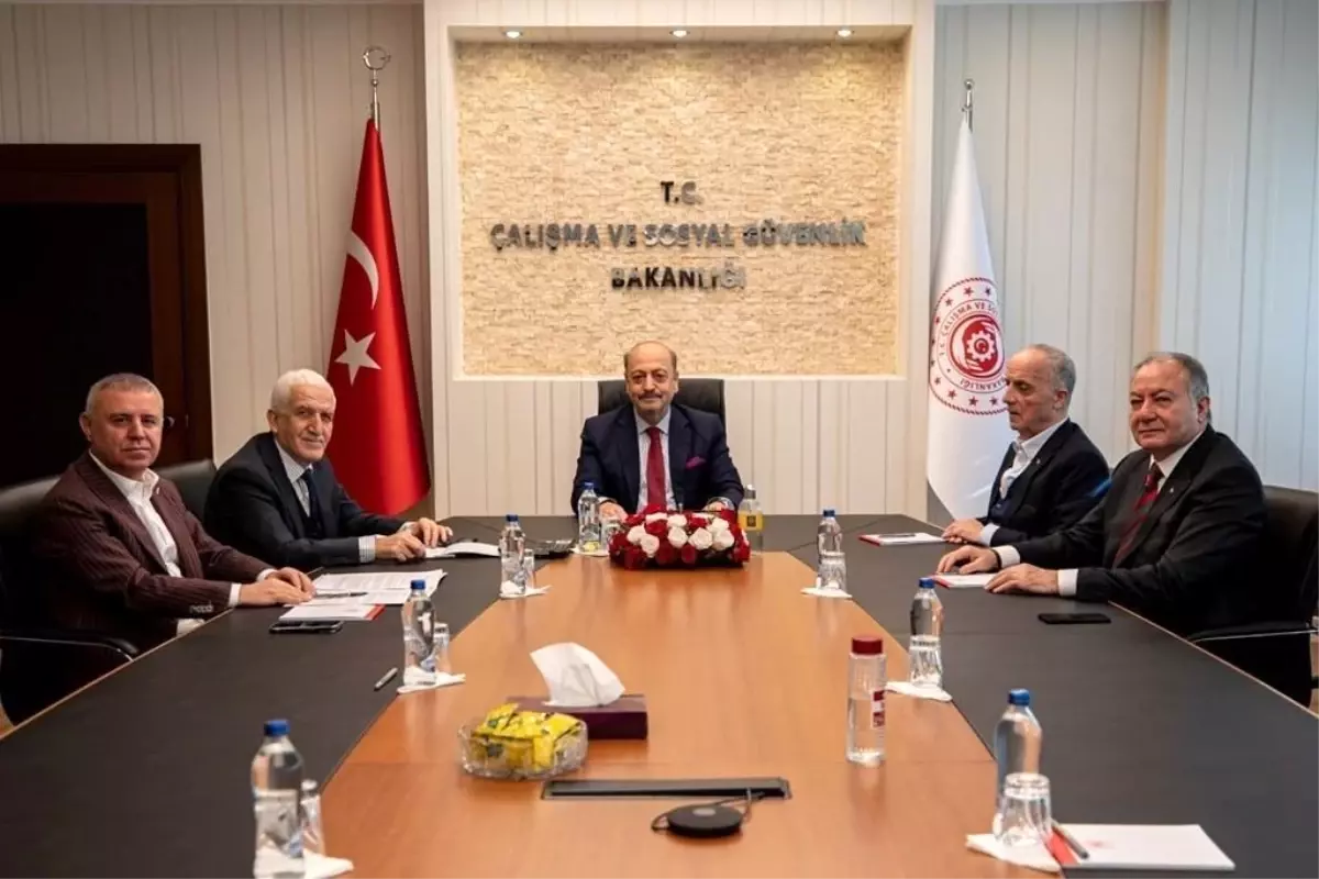 TÜRK-İŞ Genel Başkanı Atalay: '700 bin kamu işçisi ile ilgili 2023 yılı toplu sözleşme görüşmelerine bugün resmen başladık'