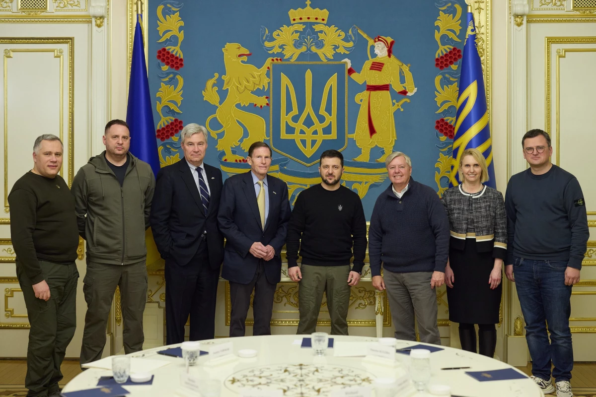 ABD\'li senatörler Kiev\'i ziyaret etti