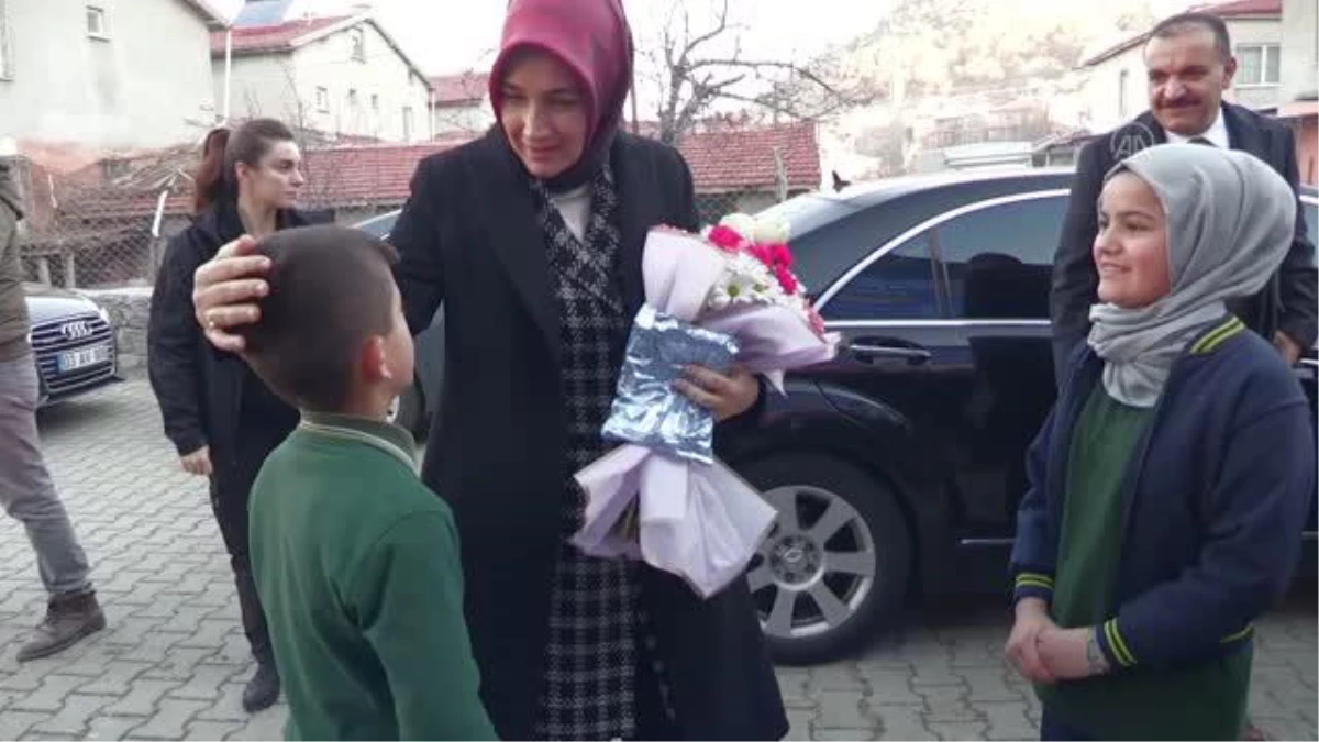 AFYONKARAHİSAR - Vali Kübra Güran Yiğitbaşı, "Tapu Teslim Töreni" katıldı