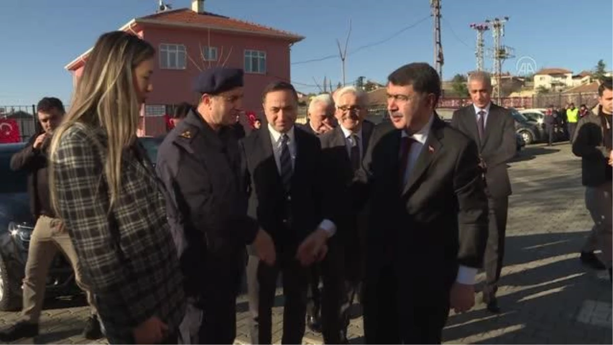 Ankara Valisi Şahin, Gölbaşı\'nda karne dağıtım törenine katıldı