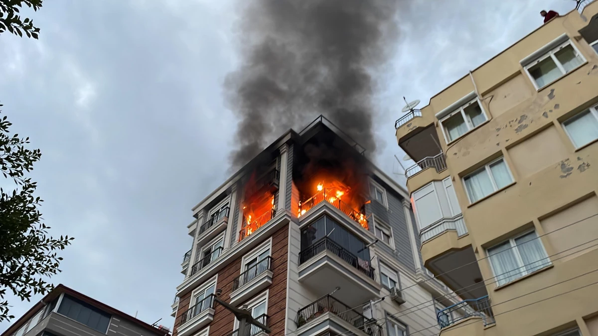 Antalya\'da yangın çıkan dairede anne ile kızının cesedi bulundu