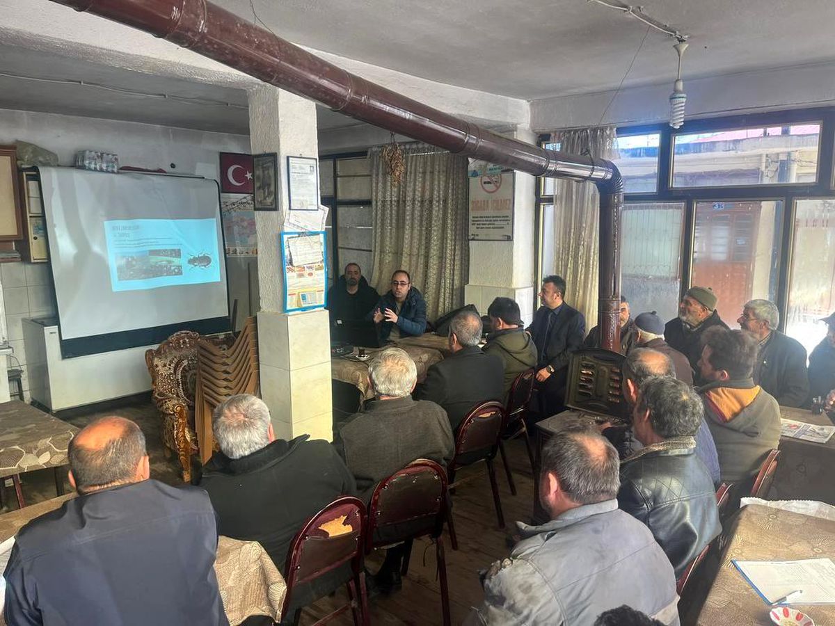 Beyşehir\'de çiftçiler eğitim toplantısında bir araya geldi