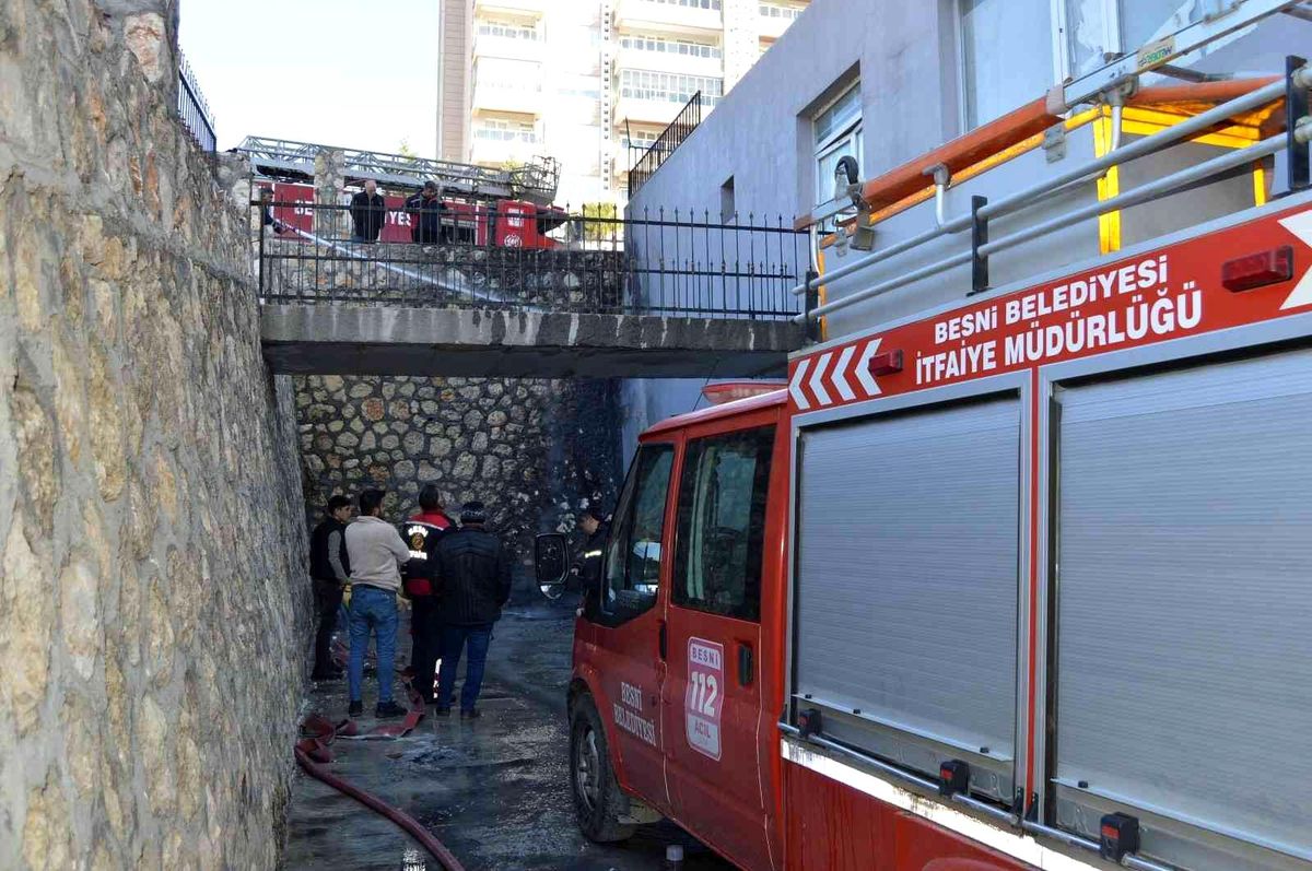 Bir anda alev alan eşyalar korkuttu
