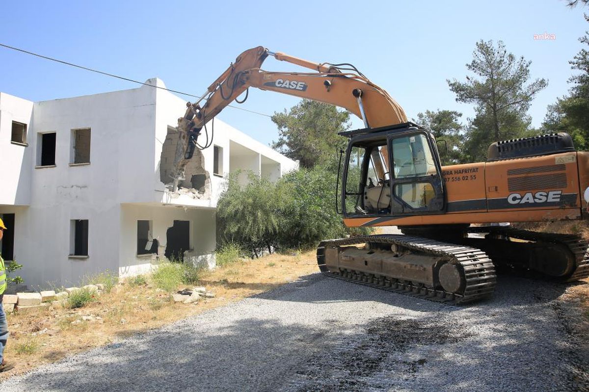 Bodrum\'da İmara Aykırı Yapıların Yıkımı Devam Ediyor