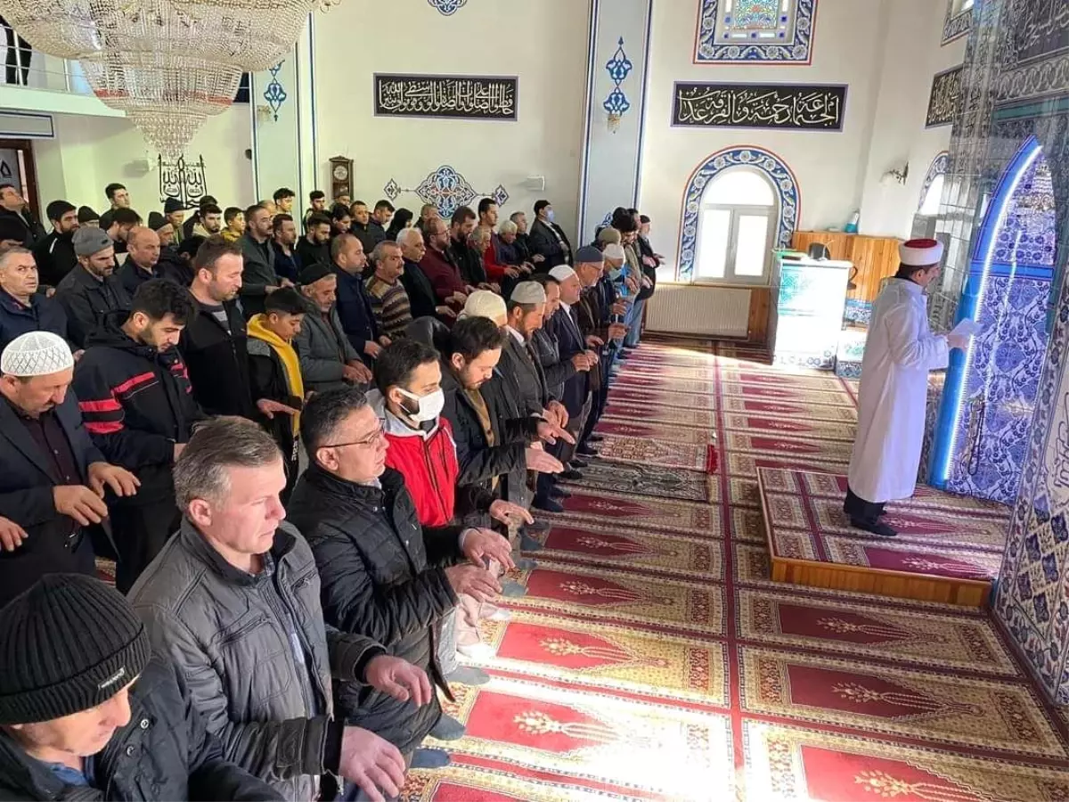 Bolu\'da eller yağmur için semaya açıldı