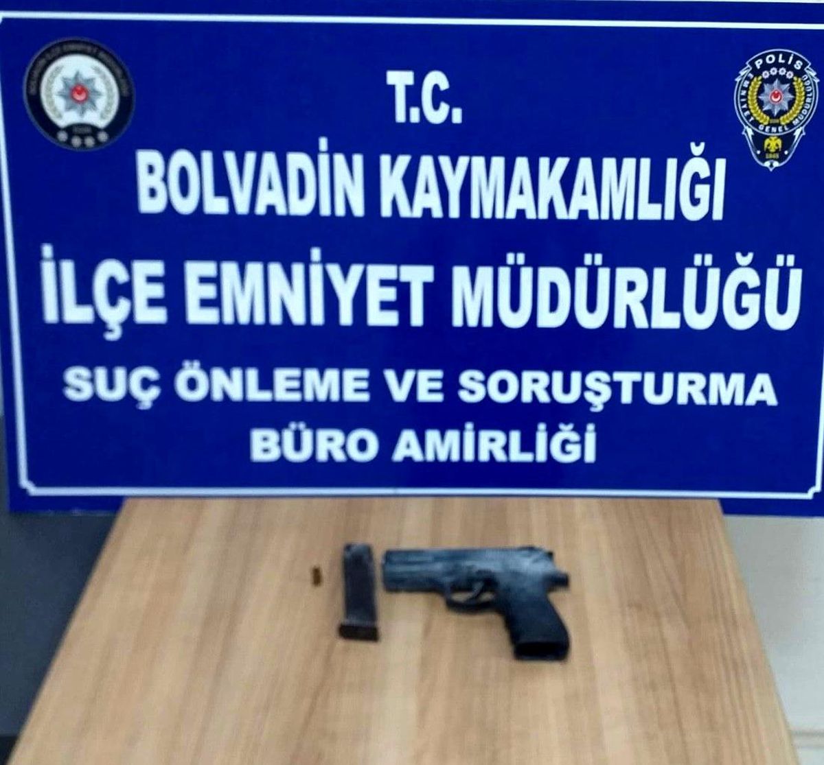 Çevreyi rahatsız eden şahısların aracında ruhsatsız silah çıktı