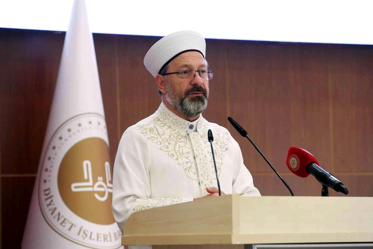 Cuma namazında ülke genelindeki camilerde yağış için dua edildi