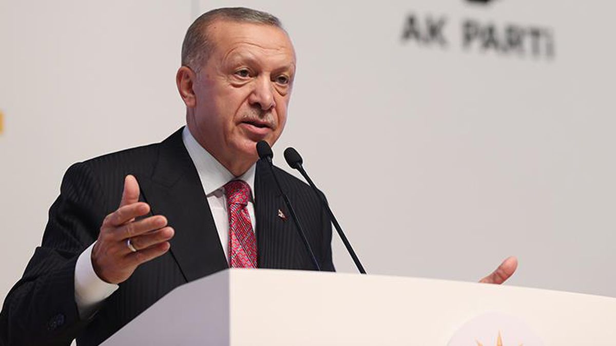 Dünyaca ünlü dergi Erdoğan'ı hedef aldı! Skandal manşete çok sert yanıt geldi