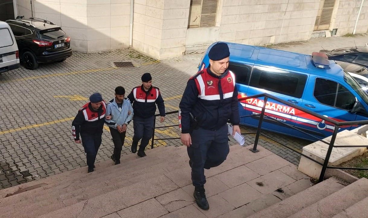 Edremit\'te suç makinesine jandarmadan şafak operasyonu