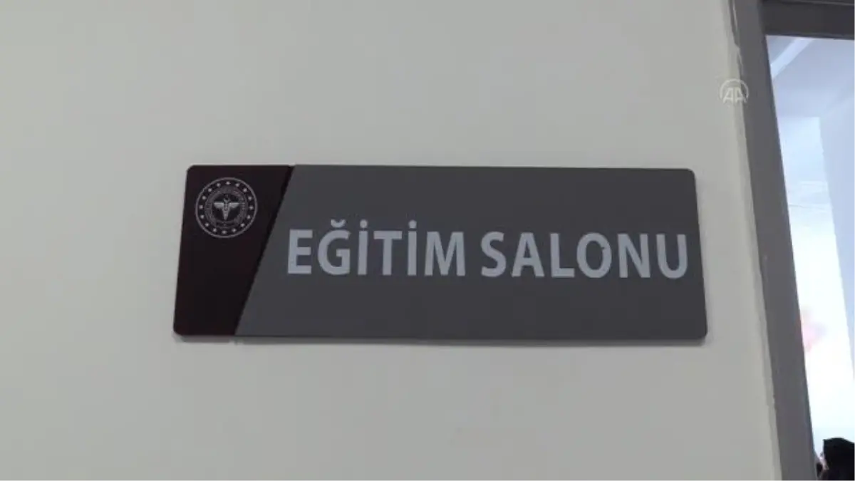 Hasta çocuklara hastanede karneleri verildi