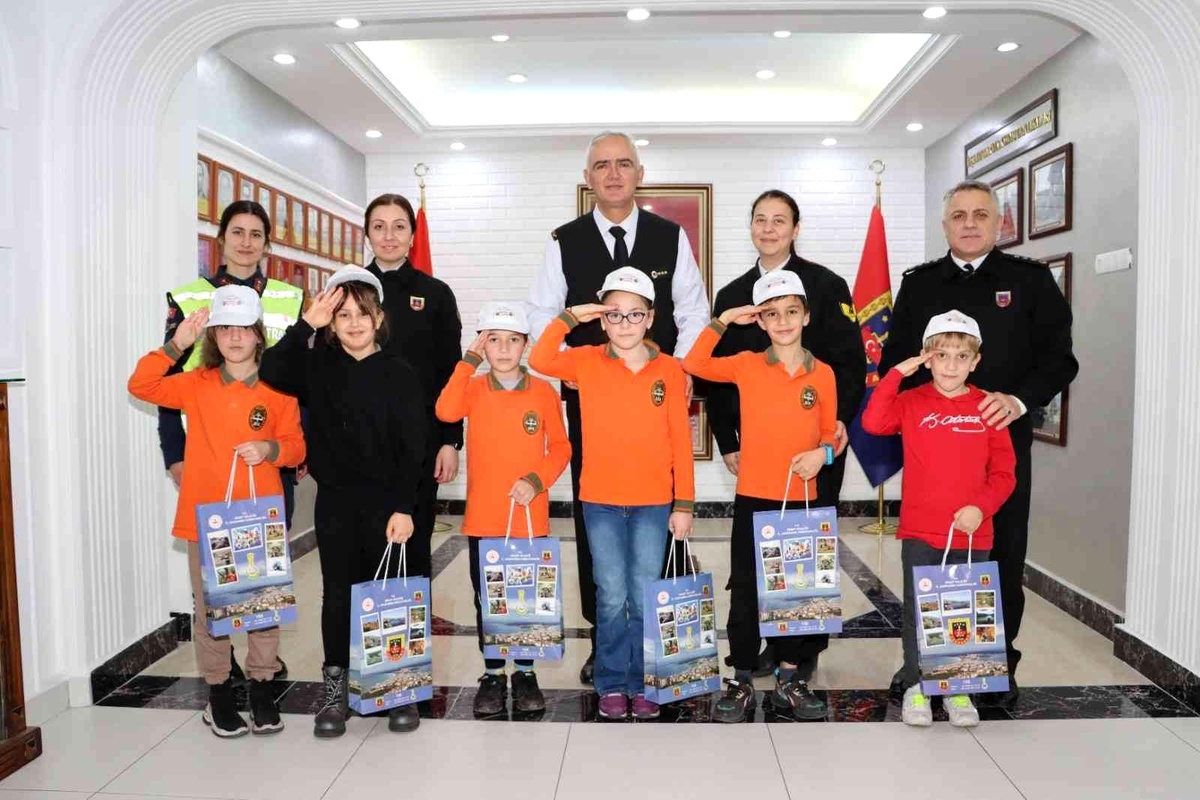 İlkokul öğrencileri askerlerle bir araya geldi