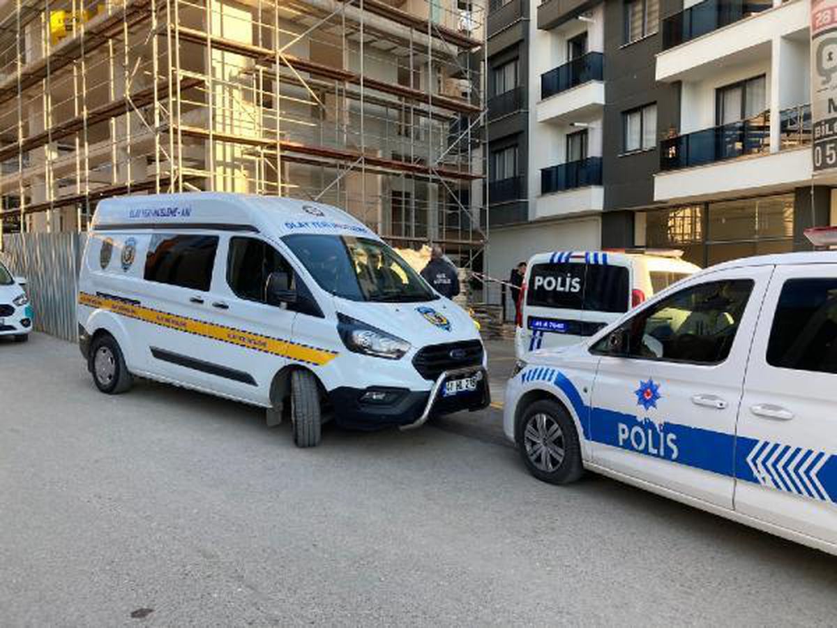 İnşaatın önünde erkek cesedi bulundu