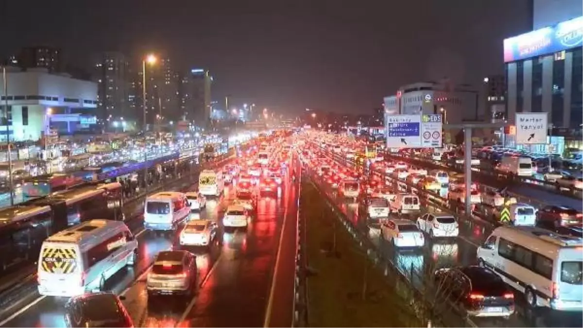 İstanbul\'da trafik yoğunluğu yüzde 90\'a ulaştı