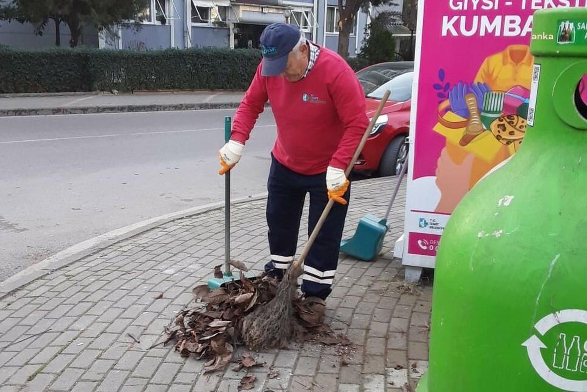 İzmit Belediyesi\'nden Yahya Kaptan\'da Temizlik Çalışması