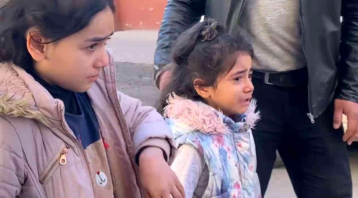 Karne günlerinde evleri yanınca, gözyaşlarına hakim olamadılar